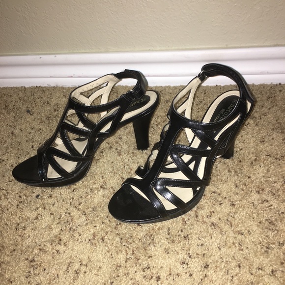 Black Naturalizer Heels - Picture 2 of 4